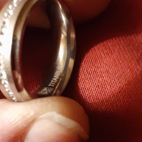 Titanium ring - Picture 3 of 3